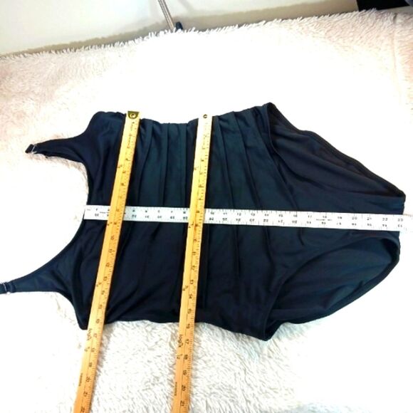 Calvin Klein Black One-Piece Swimsuit Size 18 Adjustable Straps Padded Shelf Bra - Picture 11 of 11